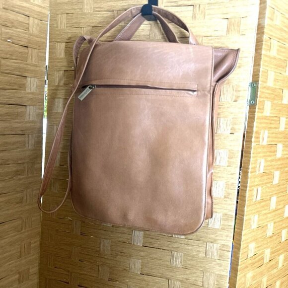 Le Donne Leather Vertical Flap Over Backpack/Shoulder/Crossbody Bag, Tan - Picture 5 of 15